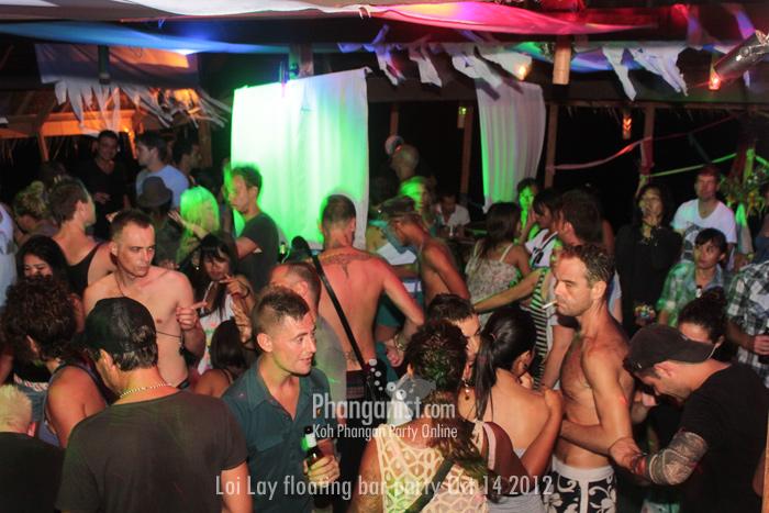 loi lay floating boat party koh phangan