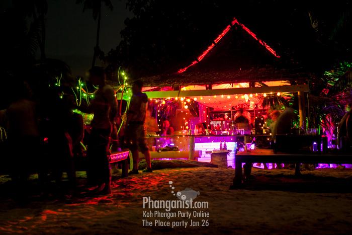 place-party-bankai-beach-koh-phangan-acrobat etienne 