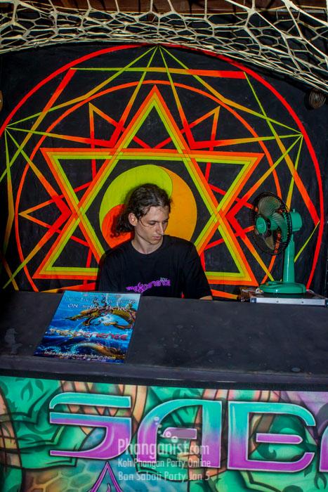 suduaya phangan party dj ban sabaii